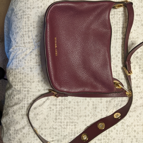 Michael Kors Raven Medium Messenger - Plum - Picture 1 of 5